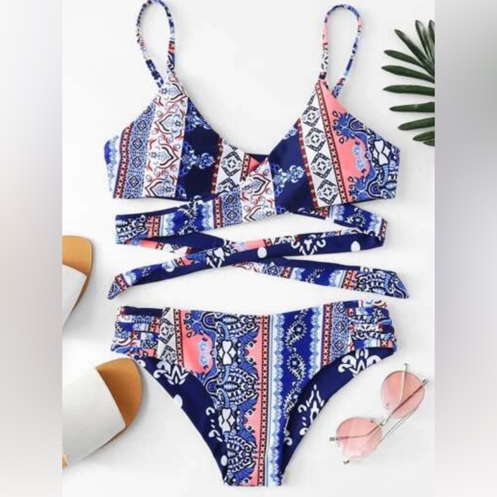 Pattern tie bikini reversible